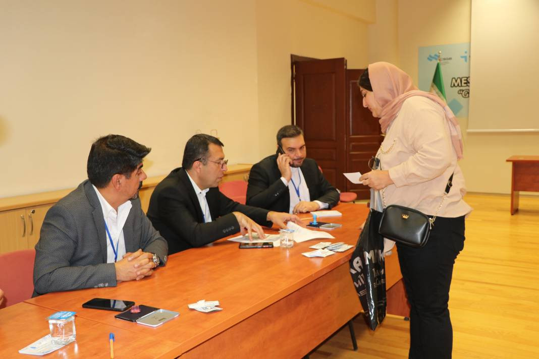 İran sandık başında! Reisi'nin halefi kim olacak? - Resim: 27